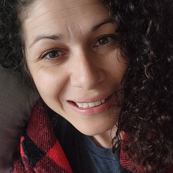 Meet your Posher, Christina - Picture 3 of 4